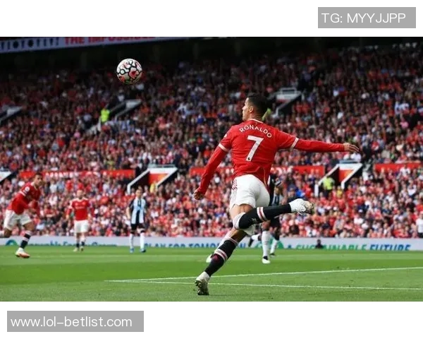 英超激战：里昂逆转那不勒斯红牌事件引发全场热议与数据分析